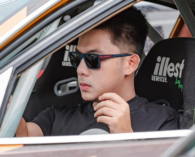 Hiện tại Tống Đông Khuê chủ yếu cập nhật hình ảnh liên quan đến bộ môn drift xe trên mạng xã hội.