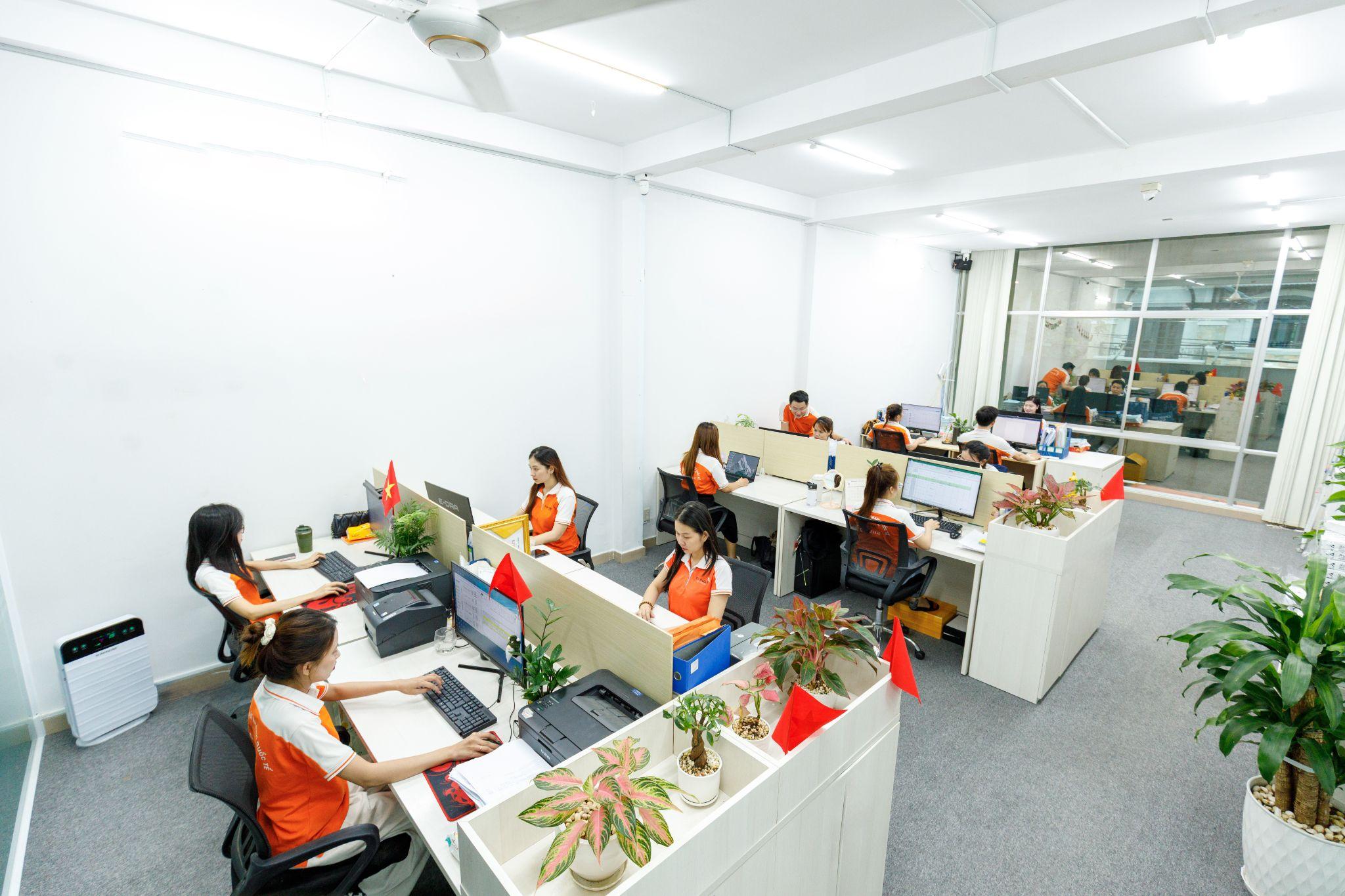 Hệ thống vận hành chuyên nghiệp cùng đội ngũ CSKH theo sát 24/7 hỗ trợ Khách hàng mọi lúc mọi nơi.