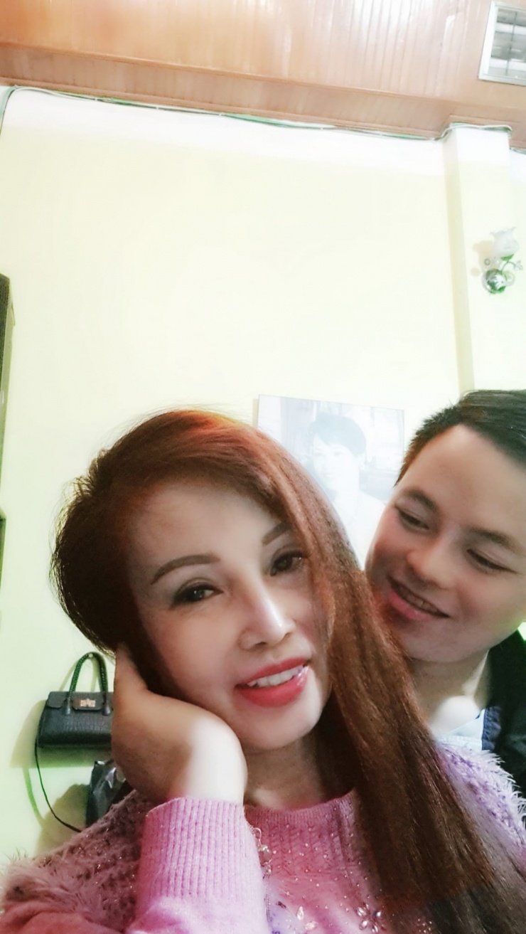 Khoảng cách 36 tuổi của cặp đôi là chủ đề được đem ra bàn luận, thu hút sự quan tâm của nhiều người về cuộc sống của họ sau khi kết hôn.