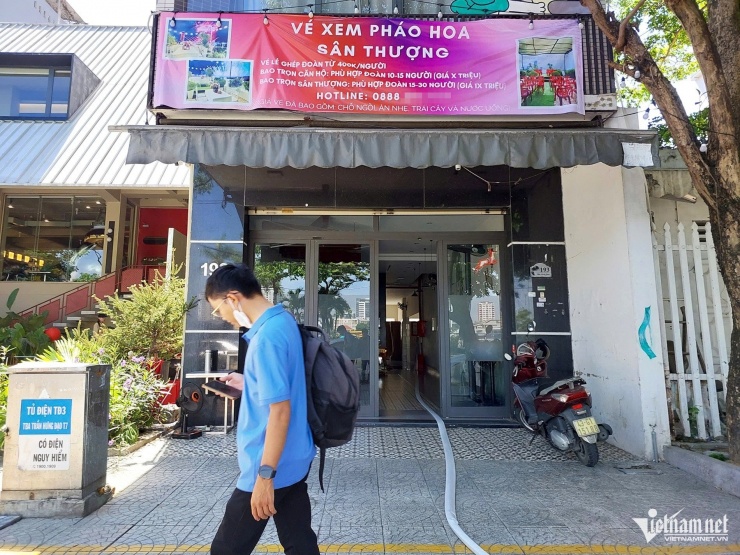 Nhiều tòa nhà nhận phục vụ các đoàn khách. Ảnh: H.G