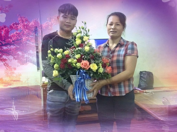 Chú rể Hà Nội bật khóc thành tiếng trong đám cưới và chuyện cảm động phía sau