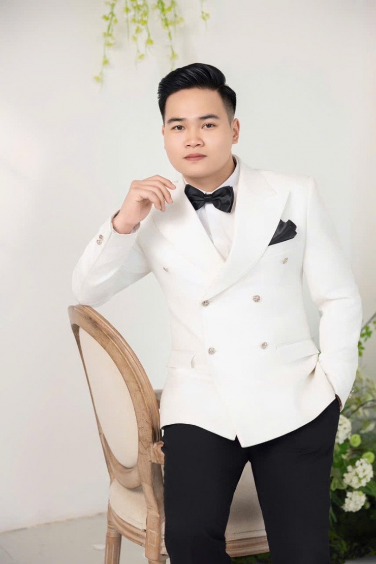 Chú rể Hà Nội bật khóc thành tiếng trong đám cưới và chuyện cảm động phía sau