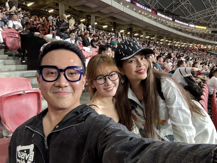 Hari Won, Trấn Thành và ca sĩ Ngọc Anh tại concert của Lady Gaga.