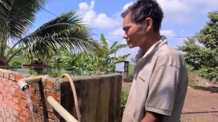 Giếng nước tự phun trào giúp người dân có nguồn nước tưới dồi dào. Ảnh: T.TR