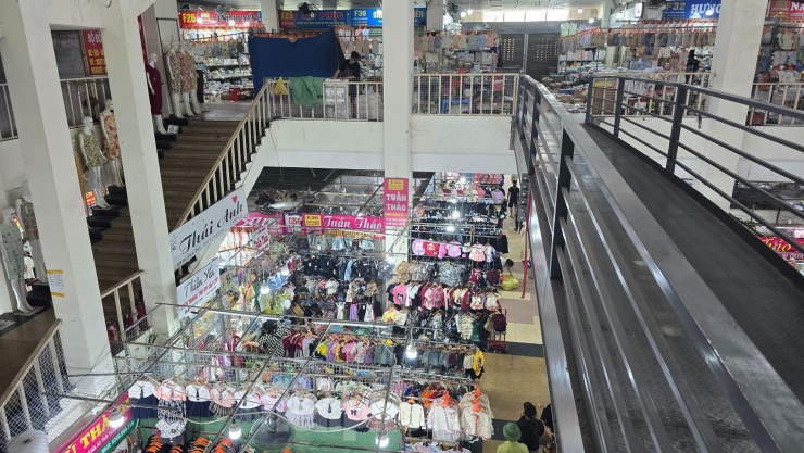 Được biết, sau khi đã hướng dẫn, hỗ trợ nếu các tiểu thương không chấp hành, cơ quan chức năng sẽ kiên quyết xử lý hoặc kiến nghị cấp có thẩm quyền xử lý đối với các trường hợp cố tình vi phạm.