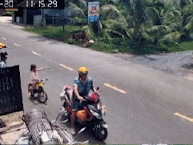 Camera ghi cảnh bé gái bị dụ dỗ, bắt cóc