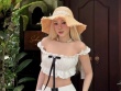 Mốt áo 'cô gái vắt sữa'