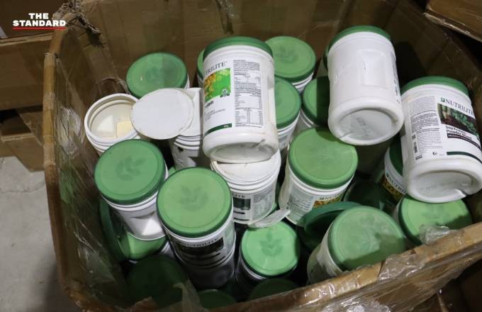 Tổng giá trị sản phẩm nhái ước tính hơn 52 triệu baht, tương đương khoảng 40 tỷ đồng.