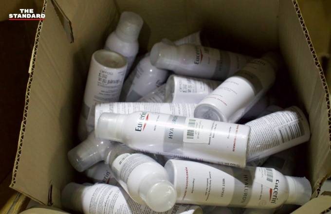 Eucerin, một thương hiệu mỹ phẩm nổi tiếng của Đức, cũng được làm giả ở Trung Quốc và buôn lậu vào Thái Lan. Cảnh sát trưởng Pol Maj Gen Thatsapoom cho biết họ cũng đã thu giữ 12 điện thoại di động, máy tính tại nhà kho và sẽ kiểm tra chúng để xác định đồng phạm.