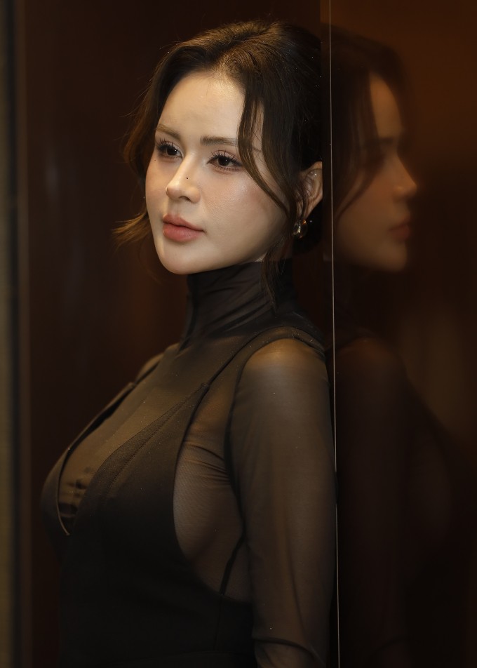 Lương Thu Trang tại họp báo phim "Dịu dàng màu nắng", chiều 20/5 ở Hà Nội. Ảnh: VFC