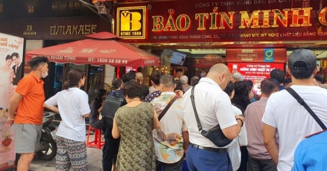 Giá vàng chiều 21/5: Tiếp tục tăng tốc, cảnh tư...
