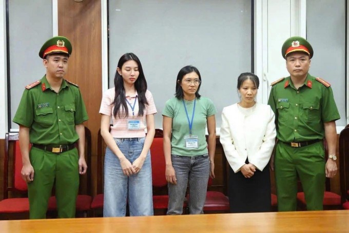 Thùy Tiên khi bị Cơ quan Cảnh sát điều tra Bộ Công an ra quyết định khởi tố.