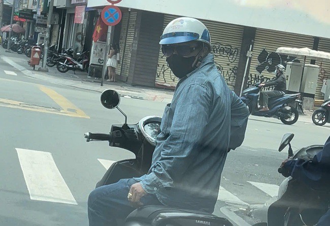 Người đàn ông trong clip.