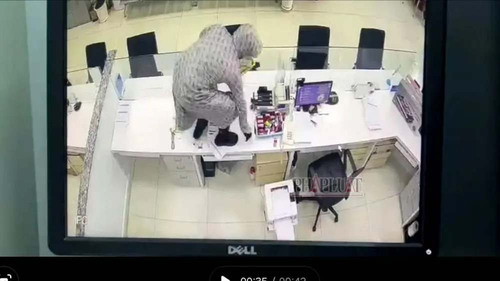 Hình ảnh Duy lúc cướp ngân hàng được camera ghi lại