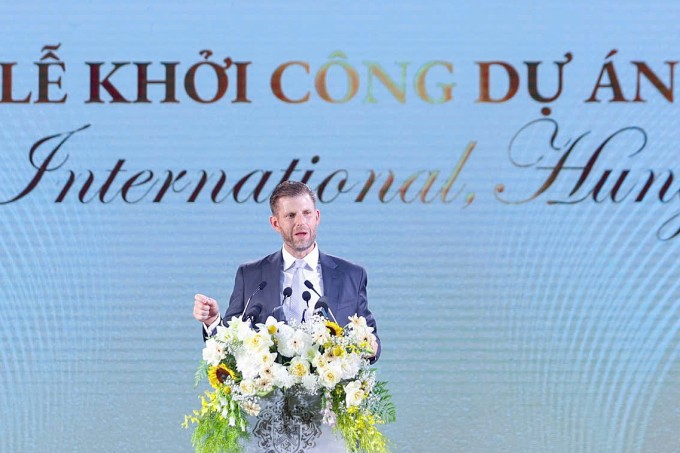 Con trai Tổng thống Mỹ - Eric Trump, Phó chủ tịch điều hành The Trump Organization tại Hưng Yên chiều 21/5. Ảnh: Nhật Bắc