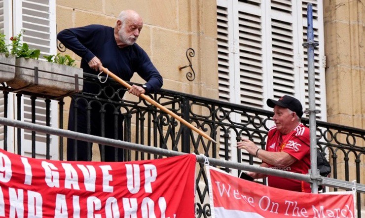 Tin nóng MU đấu Tottenham, chung kết Europa League: Fan "hâm nóng" bầu không khí trên khán đài - 6