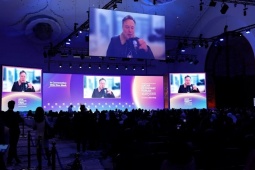Elon Musk nói gì về gói lương thưởng  " khổng lồ " ?