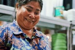 Bà Nguyễn Thị Thành,  " Lunch Lady "  nổi tiếng người Việt, đột tử tại Canada