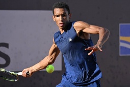 Tennis ATP 250: Auger-Aliassime dứt mạch thua ở Hamburg, Hurkacz thắng nhanh tại Geneva
