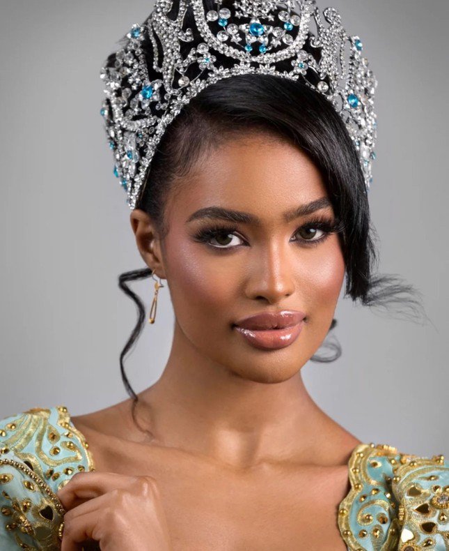 Cận nhan sắc Zainab Jama.