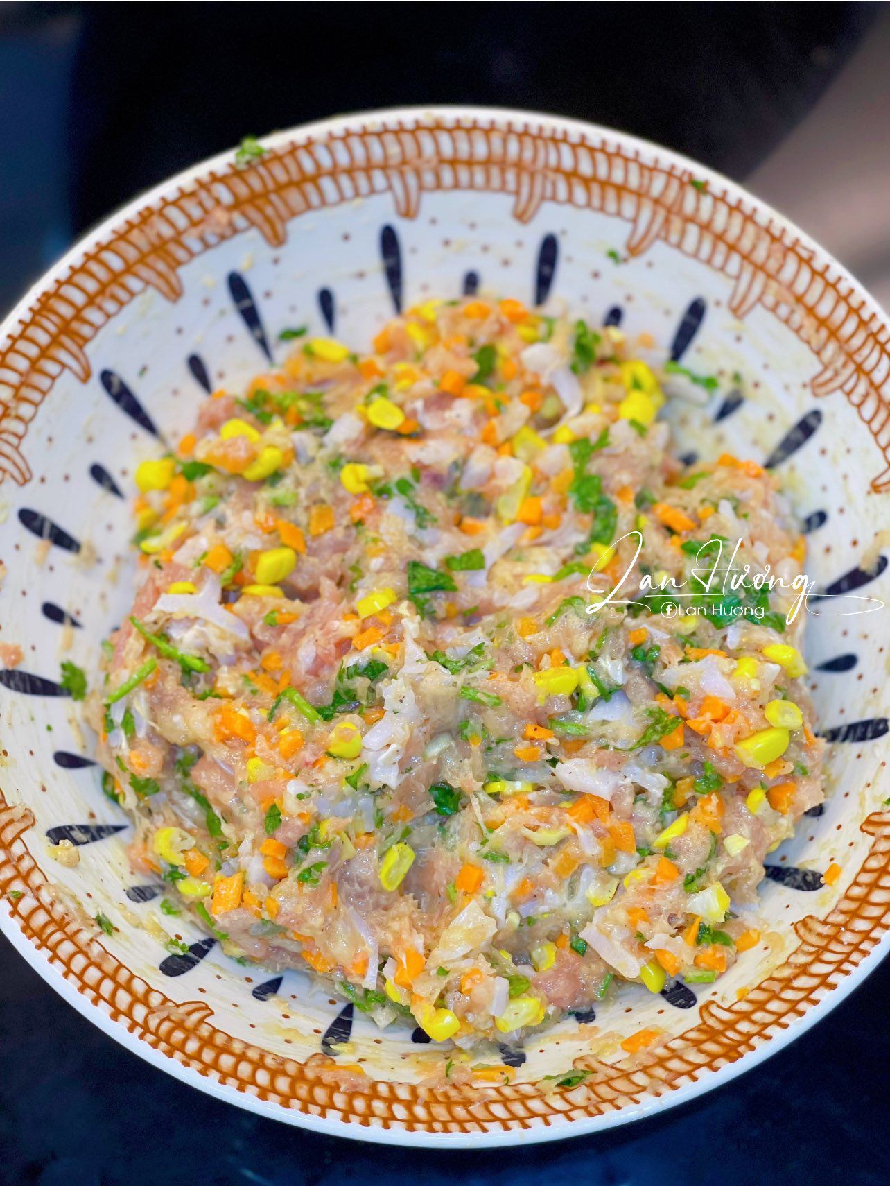 Trộn đều nguyên liệu đã chuẩn bị.