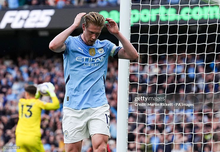 De Bruyne bỏ lỡ điên rồ
