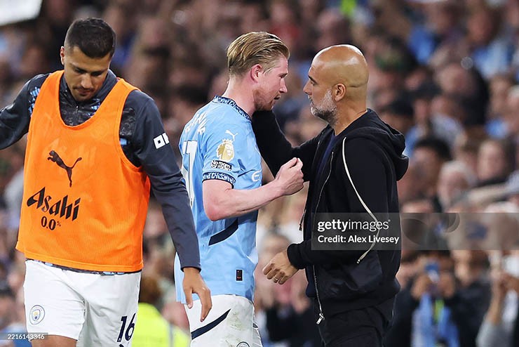 HLV Guardiola chia tay học trò