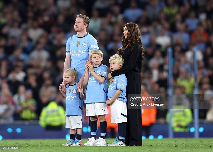 De Bruyne nghẹn ngào chia tay Man City sau 10 năm, HLV Guardiola bật khóc tri ân - 10