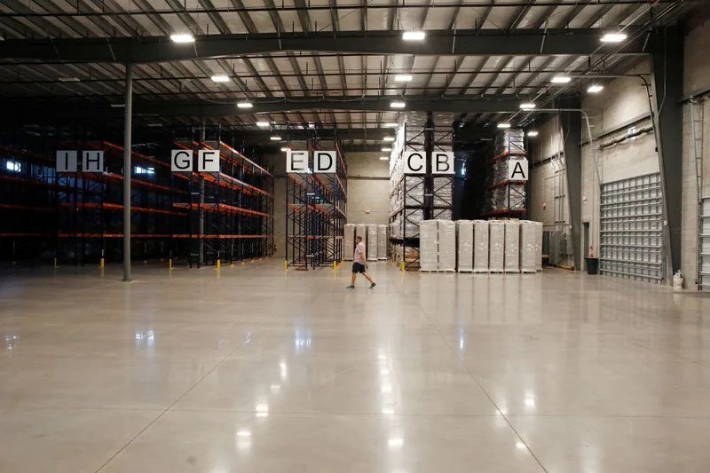 Bên trong kho liên kết của CargoNest, tại Florida · 