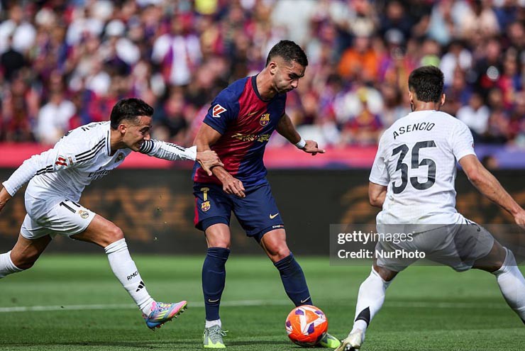 Torres có phong độ cao không hề tồi trong màu áo Barcelona