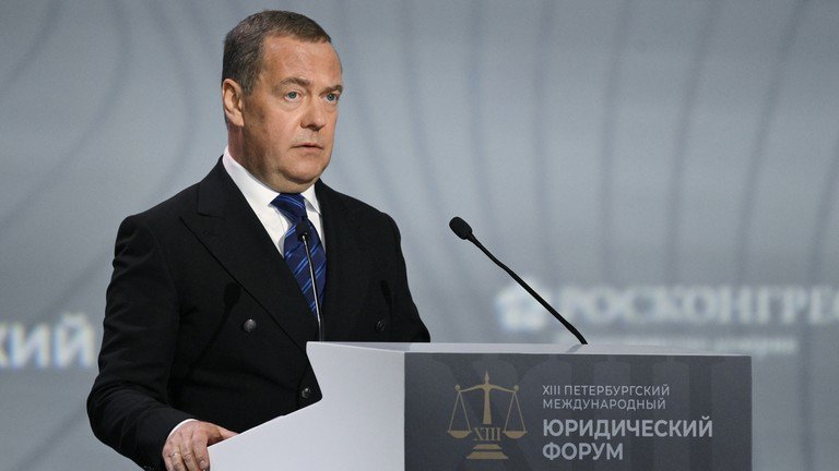 Phó Chủ tịch Hội đồng An ninh Nga Dmitry Medvedev. Ảnh: RT.