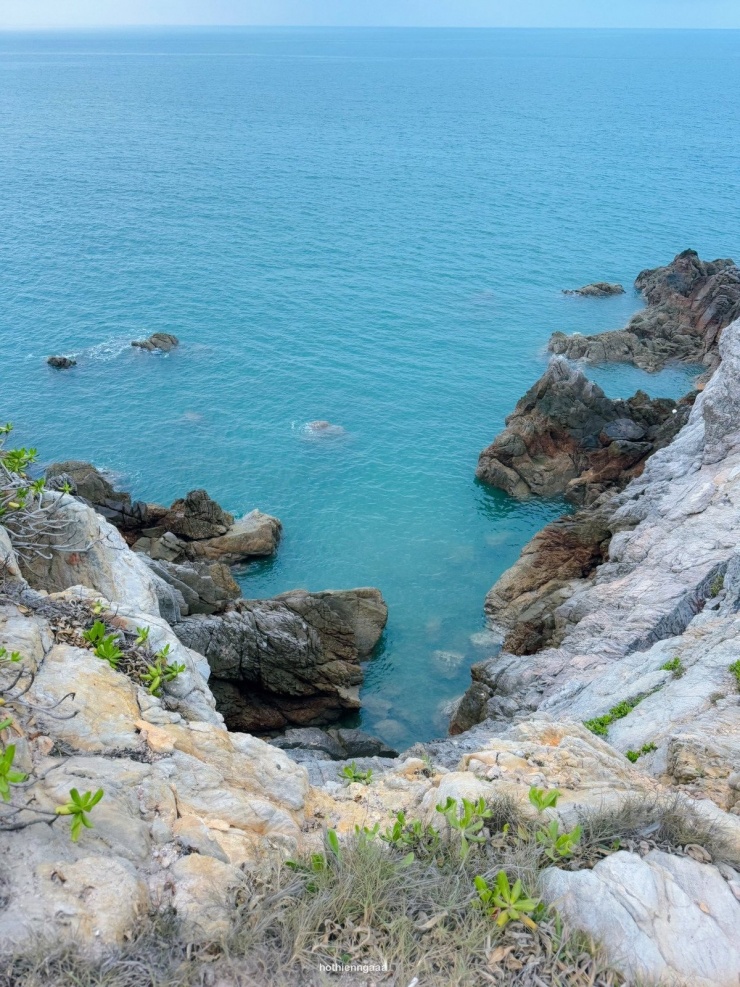 Không ồn ào như Hạ Long, cũng không đông đúc như Cô Tô, Quan Lạn mang một nét đẹp mộc mạc, dịu dàng nhưng đủ sức khiến người ta lưu luyến. Ảnh Hồ Thiên Nga