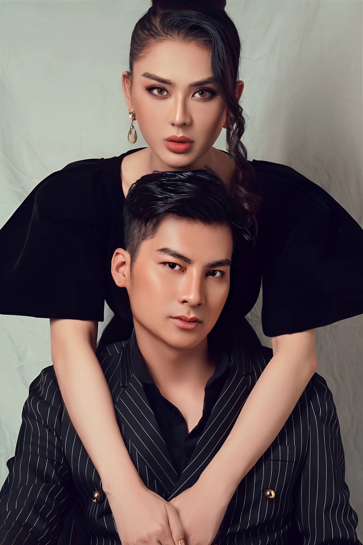 Không ít nghệ sĩ, người nổi tiếng có thói quen tung hê mọi tranh chấp cá nhân, riêng tư lên mạng xã hội, biến không gian mạng thành bãi 