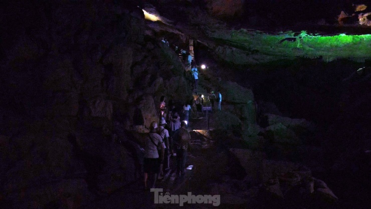 Với giá trị về mặt tự nhiên, văn hóa và lịch sử, động Ngườm Ngao đã trở thành điểm đến hấp dẫn của nhiều du khách trong và ngoài nước. Nếu bạn có dịp đến Cao Bằng, hãy nhớ ghé thăm động Ngườm Ngao để chiêm ngưỡng vẻ đẹp huyền bí của thiên nhiên.