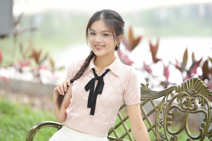 Theo Minh Thu, chung khảo Hoa hậu Việt Nam là đêm đáng nhớ vì giọt nước mắt của thí sinh phải dừng lại. “Hoa hậu Việt Nam 2024 bước sang chương mới với 25 thí sinh. Tôi tiếc nuối cho tất cả cô gái đã dừng chân. Hành trình này đáng nhớ vì sự nỗ lực và đồng hành của 41 cô gái. Dù không thể bước tiếp, chúng tôi vẫn là một phần thanh xuân của nhau. Tôi hy vọng mỗi người sẽ tỏa sáng trên hành trình riêng và trở thành phiên bản rực rỡ nhất”, Minh Thu nói.