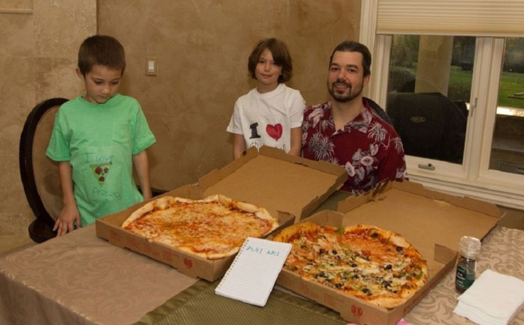 Laszlo Hanyecz, một lập trình viên ở Florida, Mỹ, năm 2010 dùng 10.000 Bitcoin để đổi lấy hai chiếc pizza từ cửa hàng Papa John’s. Ảnh: BTC