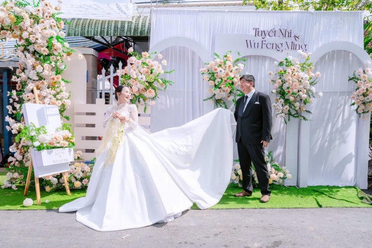 Tuyết Nhi có chuyện tình yêu đẹp với người đàn ông lệch tuổi