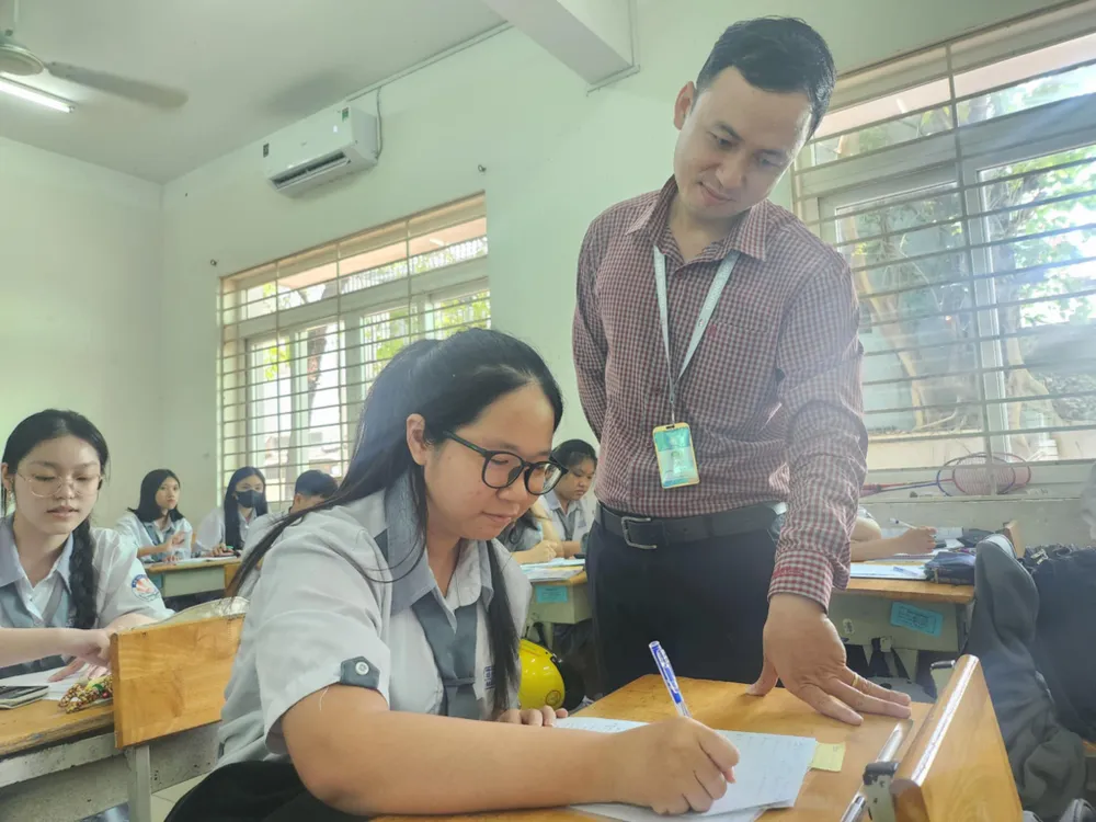Thầy trò Trường THPT Võ Văn Kiệt, quận 8 trong một giờ học. Ảnh: NGUYỄN QUYÊN