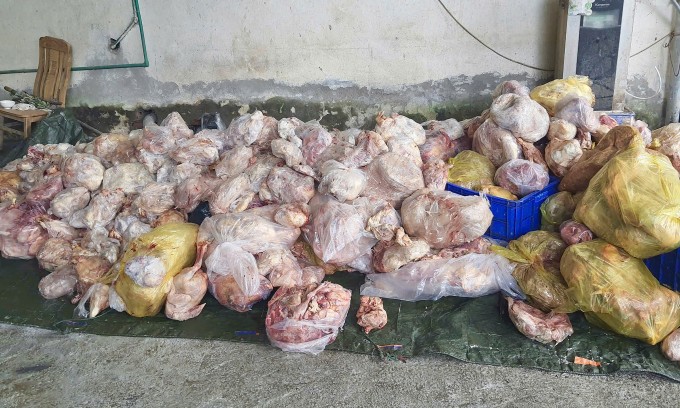 Số cổ, cánh đổi màu, bốc mùi tại hộ kinh doanh tại Vị Xuyên (Hà Giang). Ảnh: QLTT