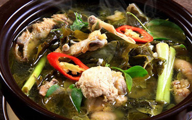 Nếu nói đến những món canh thơm ngon, có tác dụng giải nhiệt là canh gà lá giang.