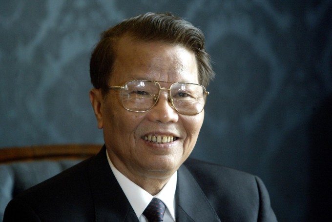 Ông Trần Đức Lương trong chuyến thăm tới Hungary ngày 19/5/2004. Ảnh: AFP