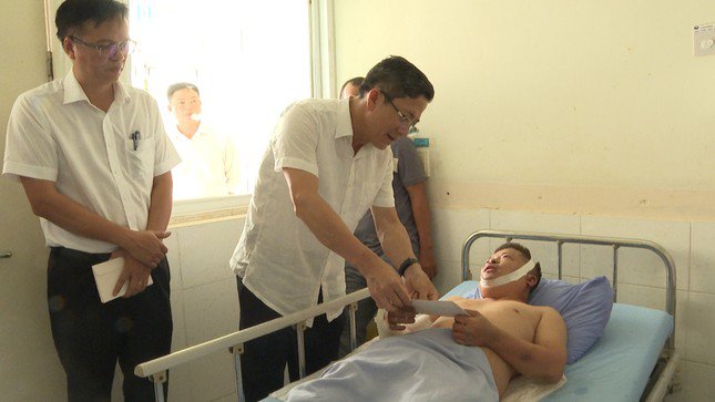 Lãnh đạo tỉnh Quảng Nam thăm hỏi, động viên công nhân bị thương trong vụ nổ lớn tại nhà máy nam châm từ tính SGI của Công ty TNHH SGI VINA.