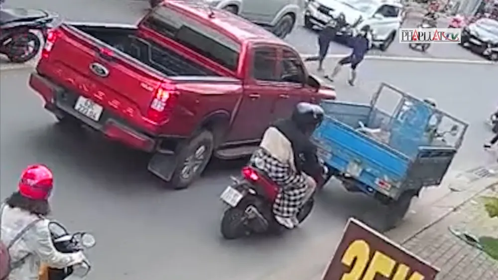 Vụ đánh nhau khiến khu vực náo loạn. Ảnh cắt từ clip