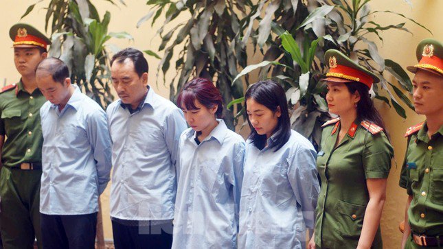 Các bị can Chinh, Hà, Ánh Tuyết, Vân Anh tại cơ quan điều tra.