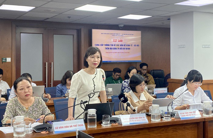 Bà Lê Hồng Nga, Phó Giám đốc Trung tâm kiểm soát bệnh tật TP HCM thông tin về tình hình COVID-19 trên địa bàn thành phố; Ảnh: NGUYỄN PHAN