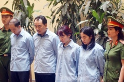 Cận cảnh bãi xe lậu nộp tiền  ' bảo kê '  cho Bí thư Đảng ủy phường Hoàng Liệt