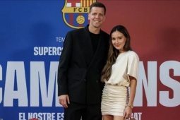 Thủ môn Szczesny đi hay ở lại Barcelona phải hỏi vợ,  " tình bể bình "  với WAG xinh đẹp