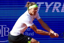 Video tennis Zverev - Muller: "Địa chấn" hạt giống số 1 (Hamburg Open)