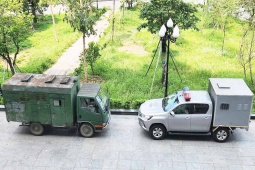 Hai cựu công an ra tòa vì dùng ôtô biển xanh chở ma túy, hậu thuẫn  ' bà trùm ' 