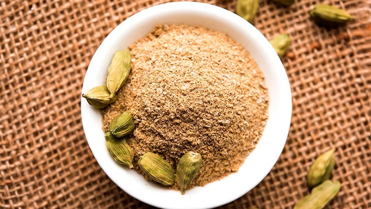 Ở nước ta, cây chủ yếu phân bố tại những nơi có khí hậu mát mẻ, độ cao lớn như Cao Bằng, Lào Cai, nơi thổ nhưỡng và điều kiện khí hậu thuận lợi cho cây sinh trưởng và phát triển.
